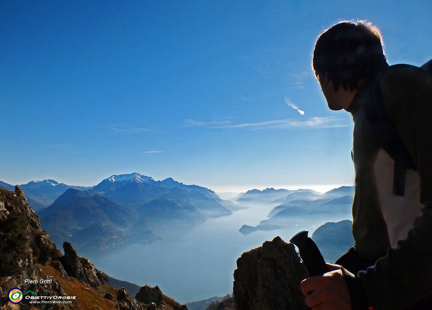 33 In controluce verso il Lago di Como e i suoi monti.JPG